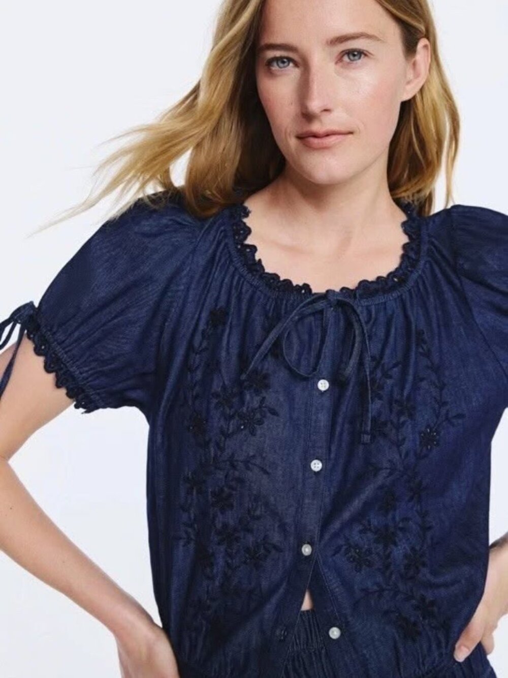 NWT Free Assembly Womans Blue Embroidered Crop Top Size Medium (8-10)